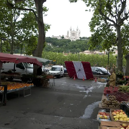 Charme Et Confort Aux Cordeliers Appartement