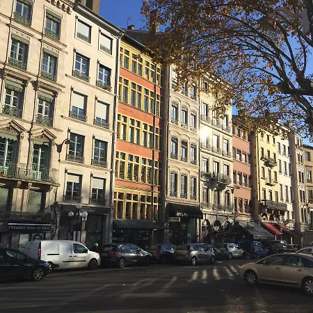Charme Et Confort Aux Cordeliers Apartmán